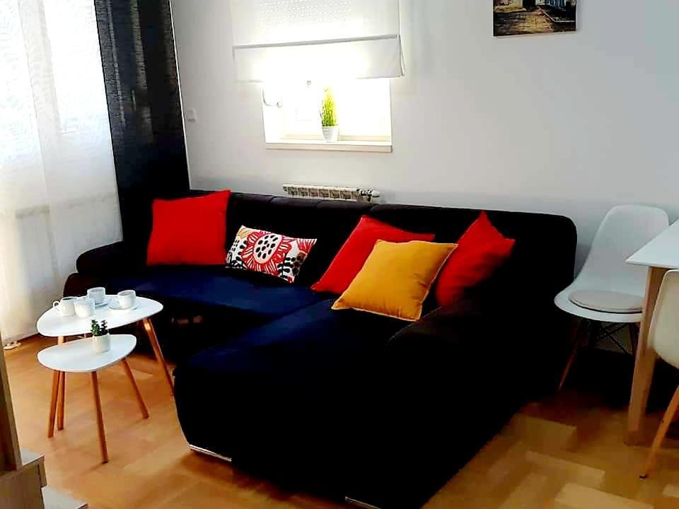 Apartment With Garage Lavici ซาเกร็บ ภายนอก รูปภาพ