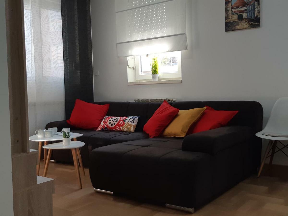 Apartment With Garage Lavici ซาเกร็บ ภายนอก รูปภาพ