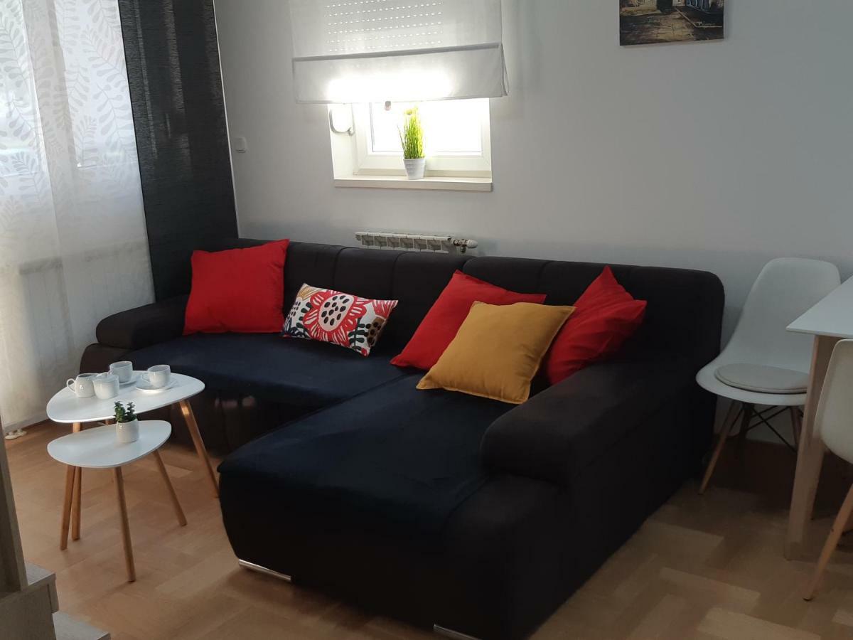 Apartment With Garage Lavici ซาเกร็บ ภายนอก รูปภาพ