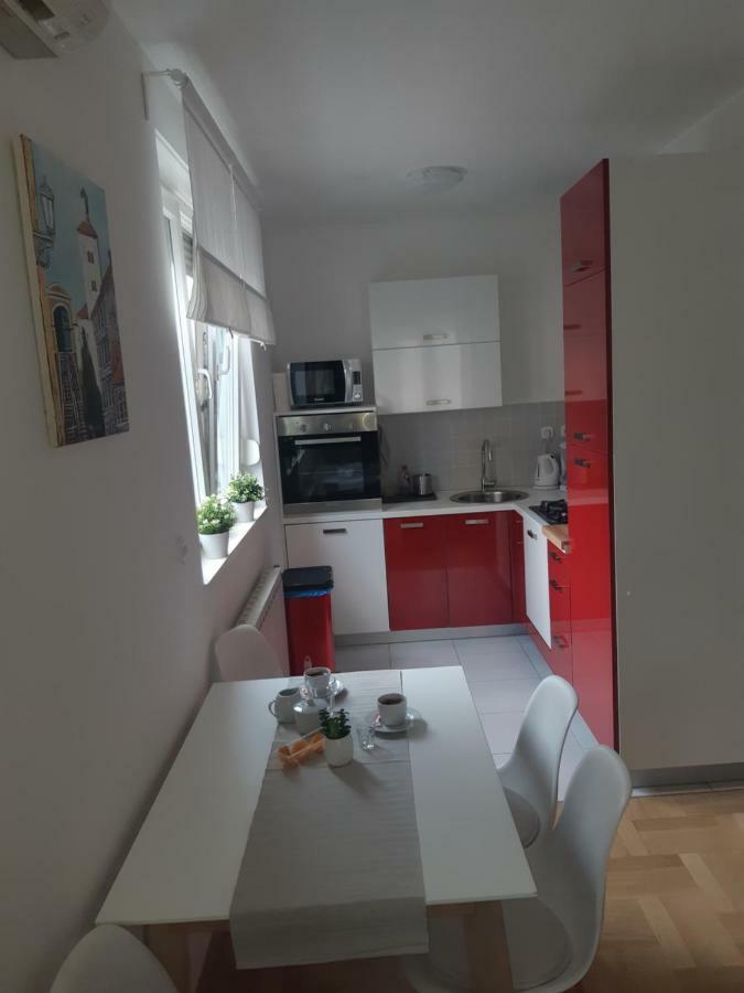 Apartment With Garage Lavici ซาเกร็บ ภายนอก รูปภาพ