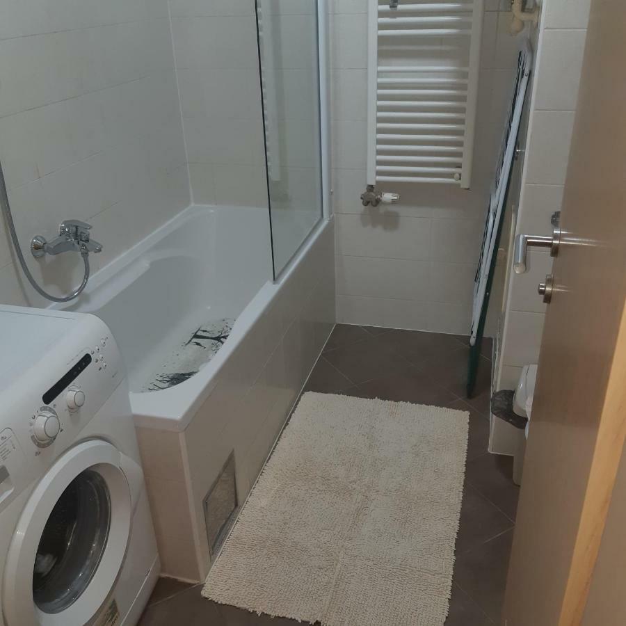 Apartment With Garage Lavici ซาเกร็บ ภายนอก รูปภาพ